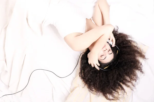 若い女性のための就寝時間音楽 — ストック写真